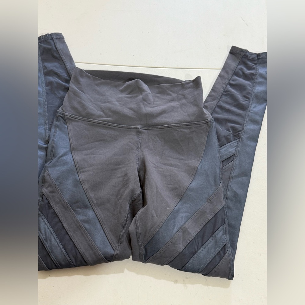 ALO Yoga Black High-Rise Leggings with Subtle Paneling - Picture 4 of 6